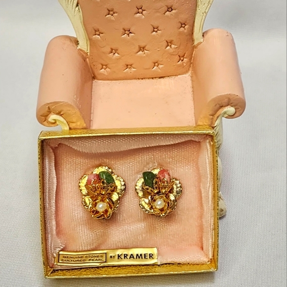 Vintage Kramer Genuine !950's Cultured PearlCoral, and Jade Floral Clip Earrings - Picture 13 of 13